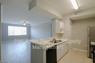 17101 Carrington Park Dr in Tampa, FL - Building Photo - Building Photo