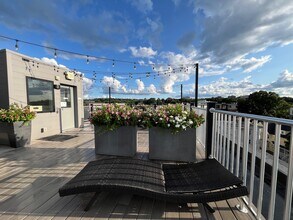 1 Everett St, Unit 501 in Boston, MA - Building Photo - Building Photo