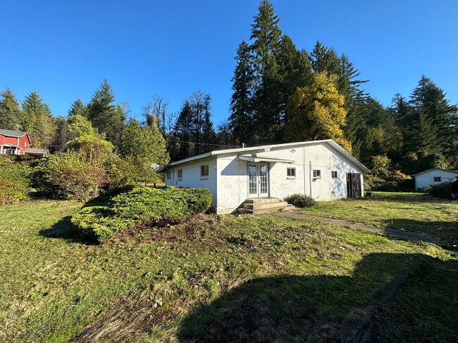 property at 603 NW Santiam Blvd