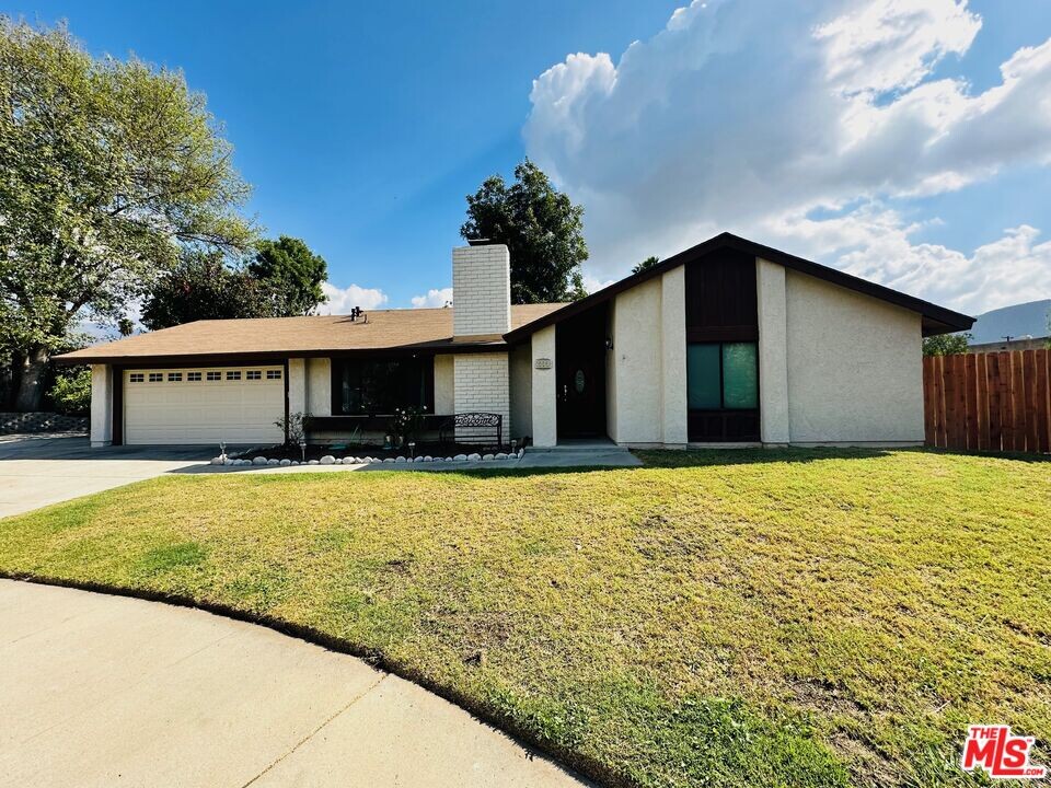 1121 Sunnyglenn Ave in Ojai, CA - Building Photo