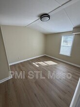 747 Cunningham Ave in St. Charles, MO - Building Photo - Building Photo