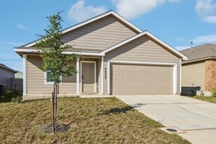 9028 James Bowie in Seguin, TX - Building Photo