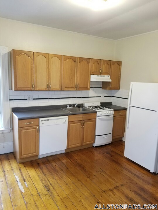 23 N Beacon St in Boston, MA - Building Photo