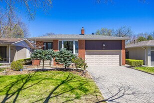 942 Fletcher Valley Crescent in Mississauga, ON - Building Photo