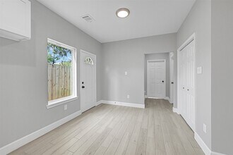 12009 Meadowgreen St in Houston, TX - Building Photo - Building Photo