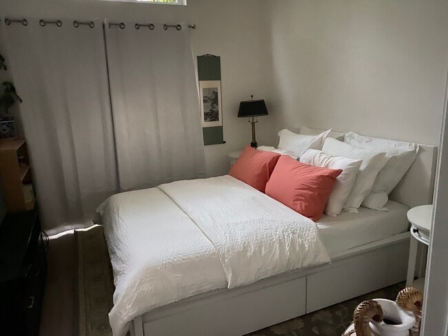 1732 Pomona Dr in Davis, CA - Foto de edificio - Building Photo