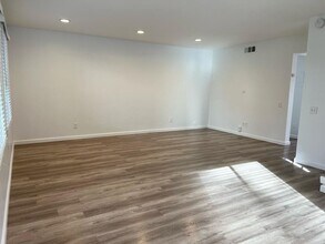 20130 Runnymede St in Los Angeles, CA - Building Photo - Building Photo