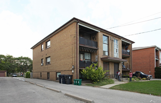 20-22 Wasdale Cres in Toronto, ON - Building Photo - Primary Photo