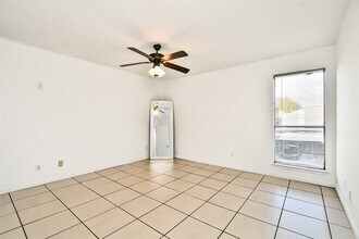 10211 Sugar Branch Dr in Houston, TX - Foto de edificio - Building Photo