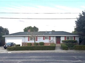 4223 Ridge Dr in Pittsburg, CA - Building Photo