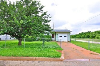 5489 Encino Rd in Abilene, TX - Building Photo - Building Photo