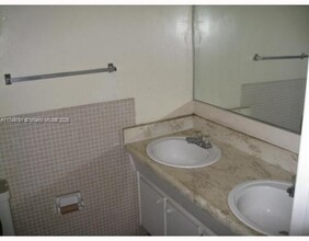 7310 SW 82nd St in Miami, FL - Building Photo - Building Photo