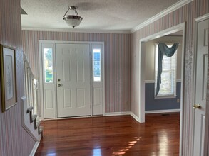 215 Apple Ridge Dr in Bluff City, TN - Building Photo - Building Photo