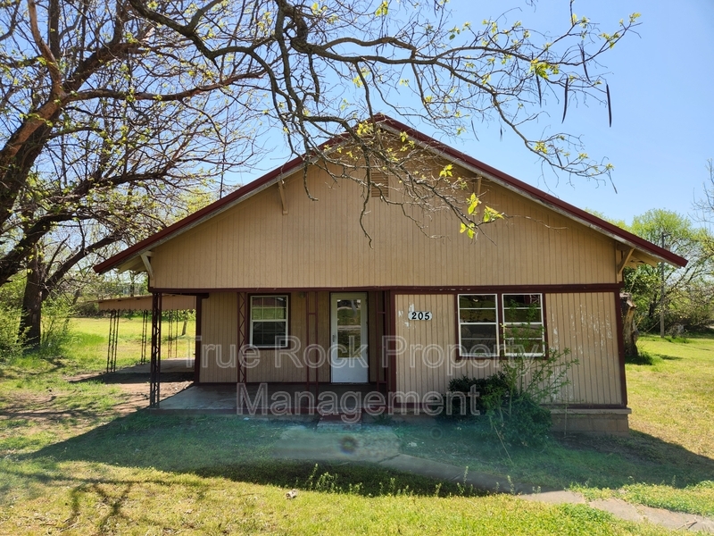 205 E Main St in Asher, OK - Foto de edificio
