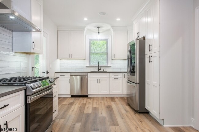 31-37 Oak Grove Rd, Unit 2 in Caldwell, NJ - Building Photo - Building Photo