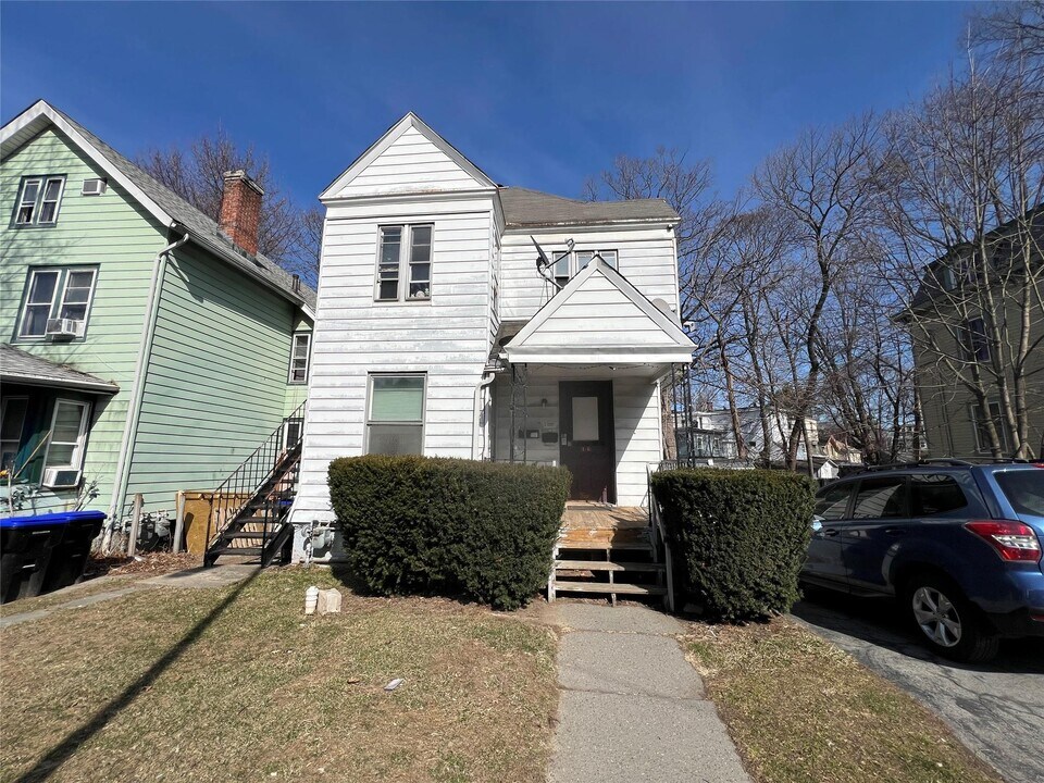 14 Hooker Ave in Poughkeepsie, NY - Building Photo
