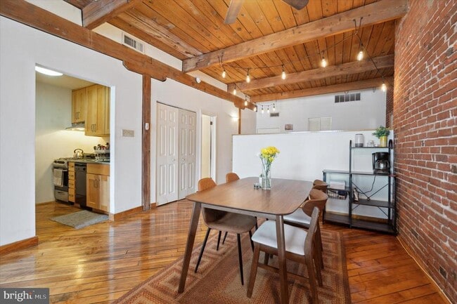 122 Chestnut St in Philadelphia, PA - Building Photo - Building Photo