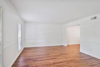 571 Aberdeen Dr in Stone Mountain, GA - Building Photo - Building Photo