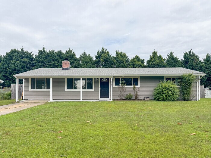 2140 Harbor Ln in Virginia Beach, VA - Building Photo