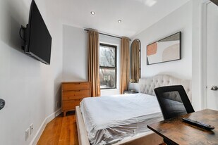 4 W 108th St, Unit 20, New York in New York, NY - Building Photo
