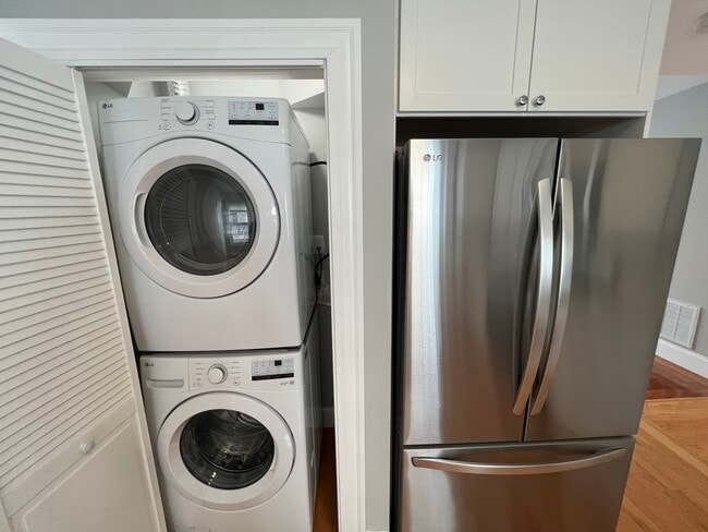 33 Hancock St, Unit 2 in Somerville, MA - Foto de edificio - Building Photo