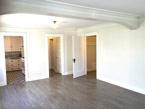 156 S Catalina St, Unit 156 in Los Angeles, CA - Building Photo - Building Photo