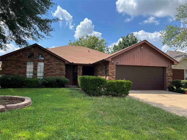 6304 Berlinetta Dr in Arlington, TX - Building Photo