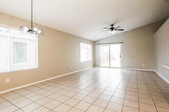 4218 N 107th Ln in Phoenix, AZ - Foto de edificio - Building Photo