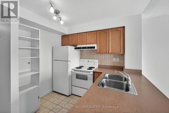 650-650 Queens Quay W in Toronto, ON - Building Photo - Building Photo