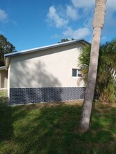 2306 Delaware Ave in Fort Pierce, FL - Building Photo - Building Photo