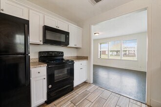 1801 W Houston Dr in La Marque, TX - Building Photo - Building Photo