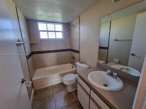 2474 Sweetwater Club Cir in Kissimmee, FL - Building Photo - Building Photo