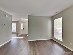 9914 Northwoods Forest Dr in Charlotte, NC - Building Photo - Building Photo