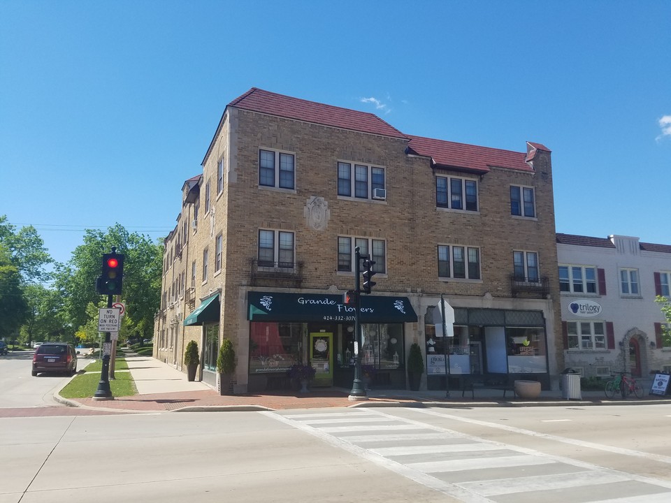 3919 N Morris Blvd in Shorewood, WI - Building Photo