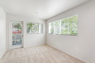 18223 73rd Ave NE in Kenmore, WA - Foto de edificio - Interior Photo