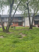 6011 Barton Ave in Shawnee, KS - Building Photo - Building Photo