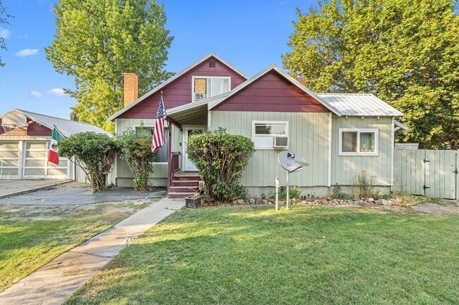 property at 206 W Jenkins Ave