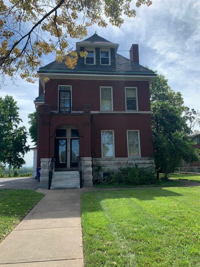 property at 4832 S Broadway