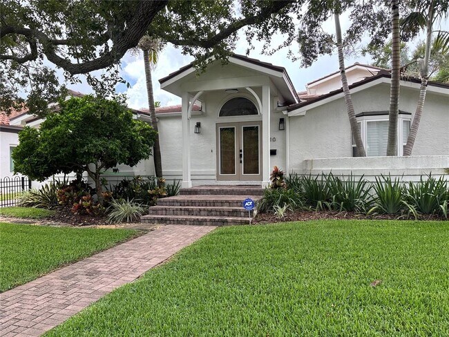 910 Brightwaters Blvd NE in St. Petersburg, FL - Building Photo - Building Photo