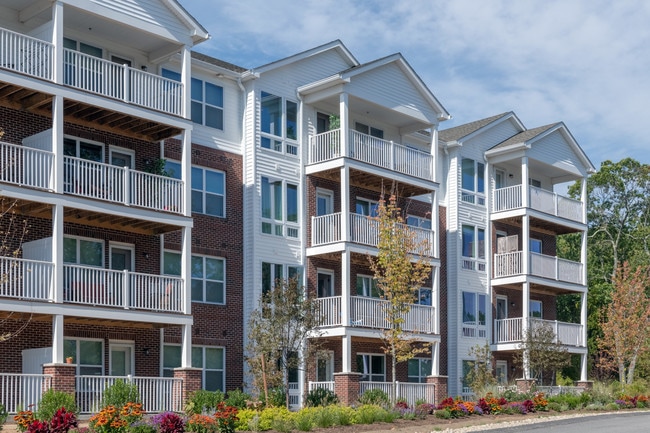 Highland Hills in Cumberland, RI - Foto de edificio - Building Photo