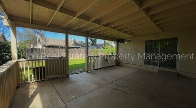 2008 E Douglas Ave in Visalia, CA - Building Photo - Building Photo