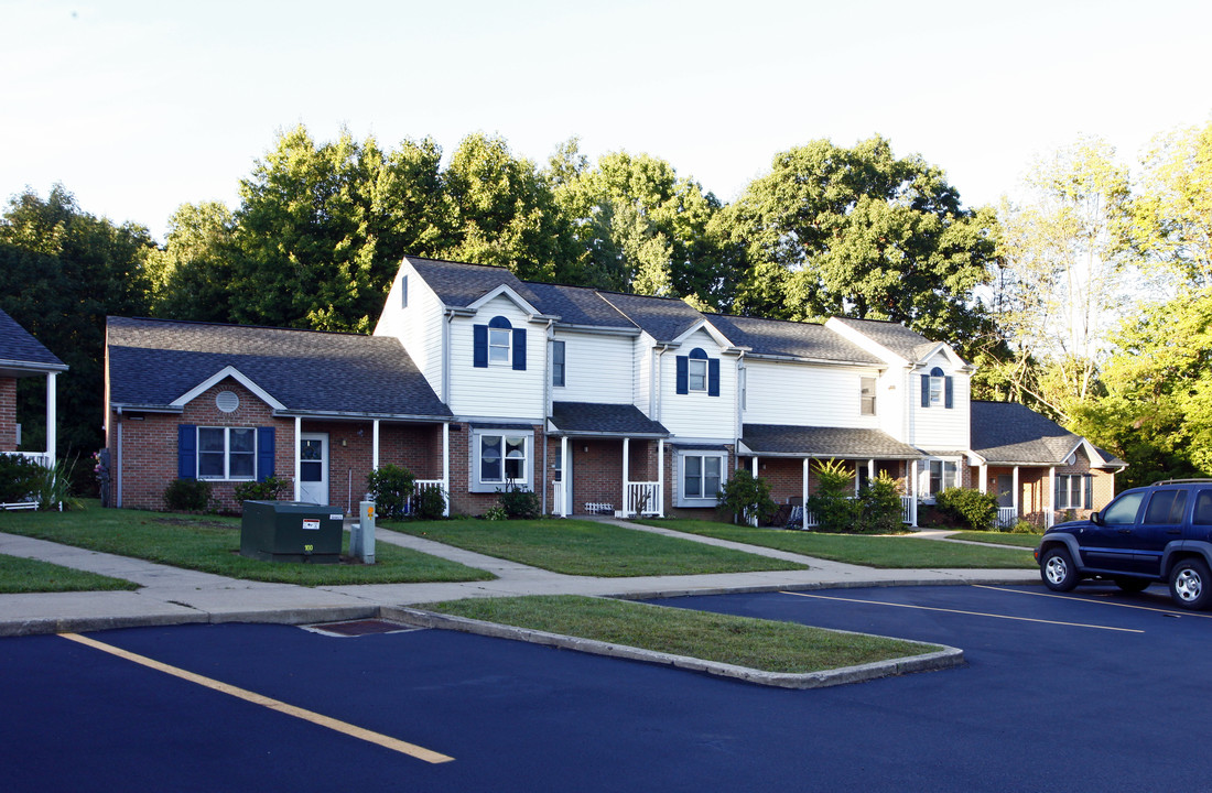 Woodside Apartments in Grove City, PA - Foto de edificio