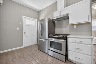 3010 Garrow St in Houston, TX - Building Photo