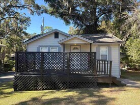 1530 Live Oak Dr in Tallahassee, FL - Building Photo