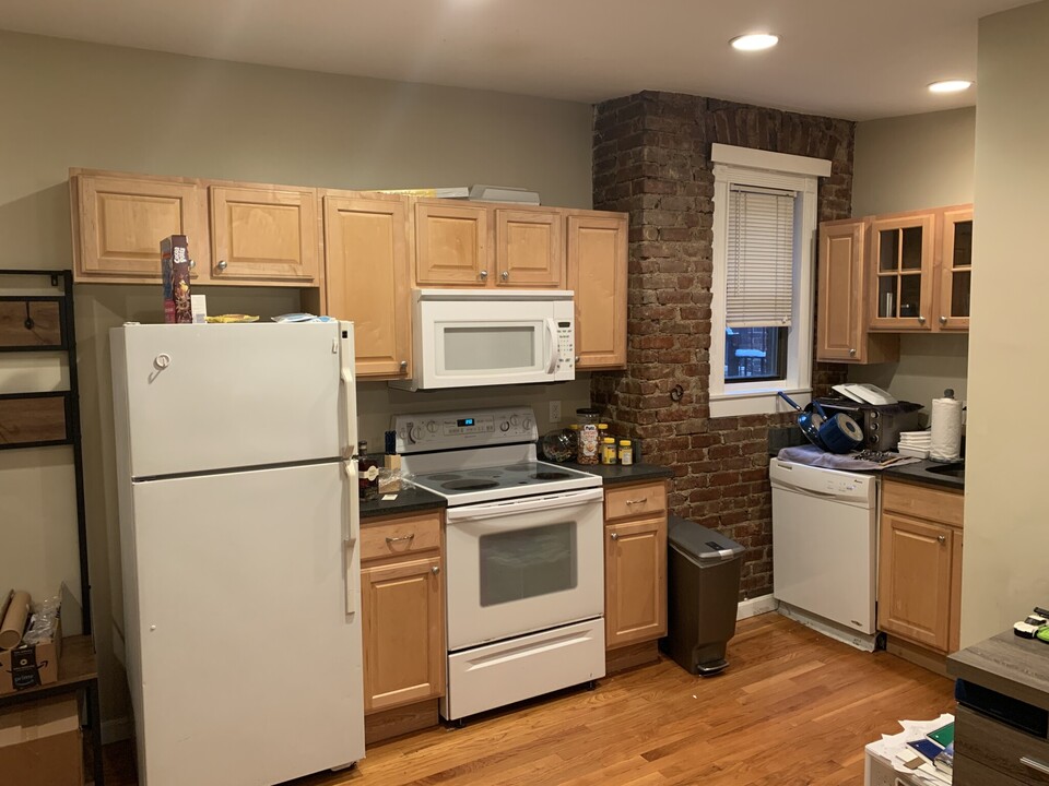 65 Burbank St, Unit 15 in Boston, MA - Building Photo