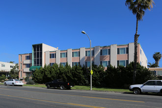 La Jolla Crest in La Jolla, CA - Building Photo - Building Photo