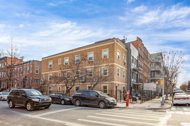 361 Franklin Ave in Brooklyn, NY - Foto de edificio - Building Photo