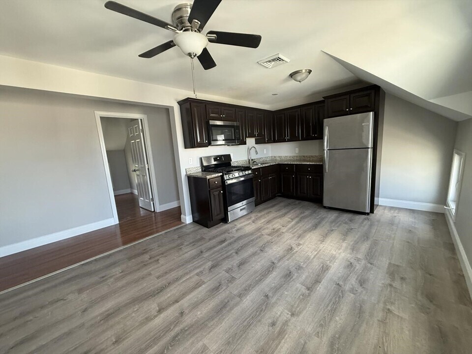 66-74 Bogle St in Fall River, MA - Building Photo