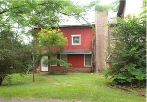 907 Homestead Ln in Ambler, PA - Building Photo