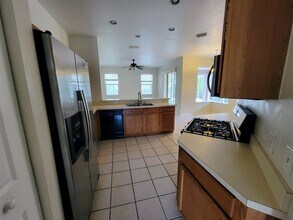 12105 Whistling Way in Lakewood Ranch, FL - Building Photo - Building Photo